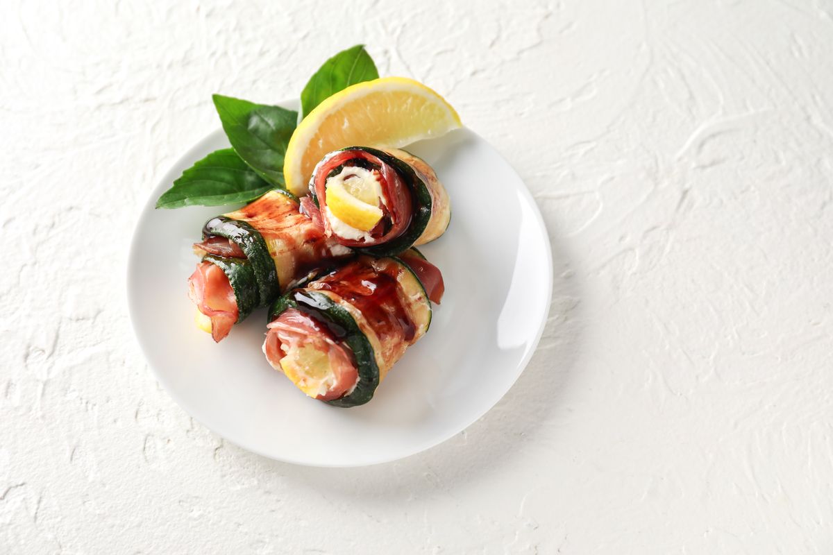 Involtini di zucchine e speck