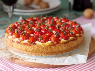 Cheesecake salata con pomodorini