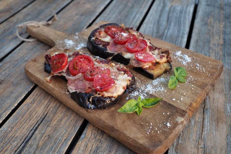 Melanzane con prosciutto e mozzarella la ricetta estiva facile