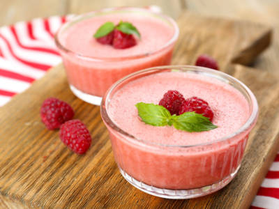 Panna cotta con lamponi: la ricetta per un dessert golosissimo!