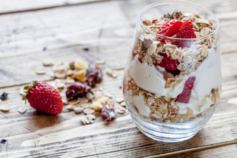 Yogurt con fragole la ricetta facile e veloce