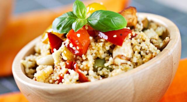 Cous cous freddo con pollo e verdure: un piatto unico invitante e genuino!