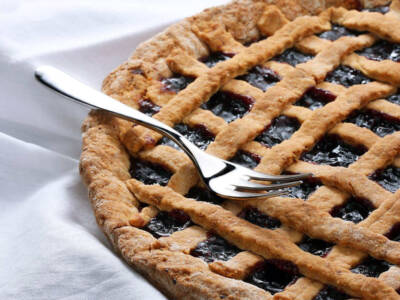 Facciamo un salto nella cucina romana con la Crostata di Visciole