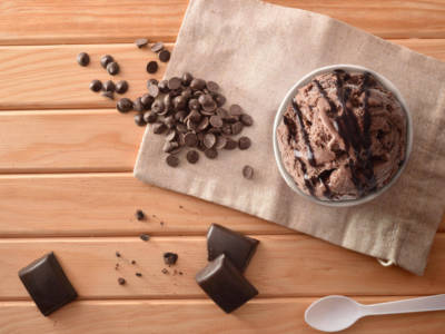 Scopri come preparare il gelato al cioccolato, il gusto più amato da grandi e piccini