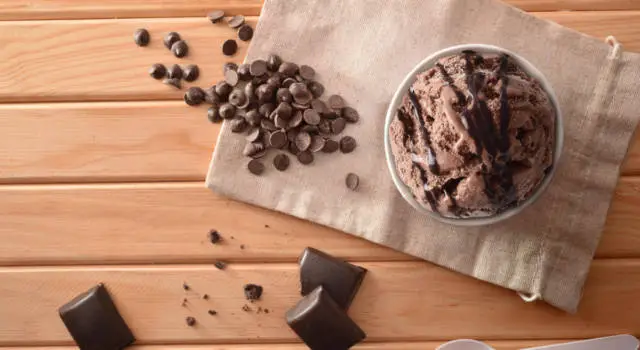 Gelato Al Cioccolato La Ricetta Senza Gelatiera Con Bimby E Con Gelatiera