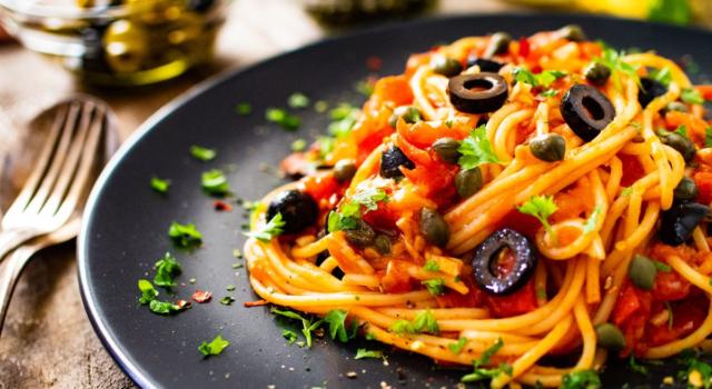 Spaghetti alla puttanesca: un primo piatto facile e saporito!