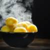 Patate bollite perfette: tempi di cottura e consigli per sbucciarle velocemente