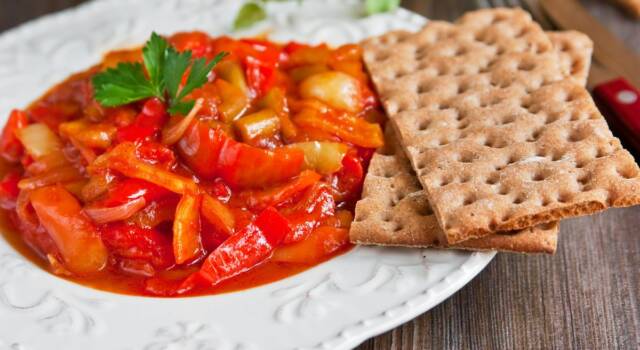 Come fare la peperonata? La ricetta del più celebre contorno siciliano!