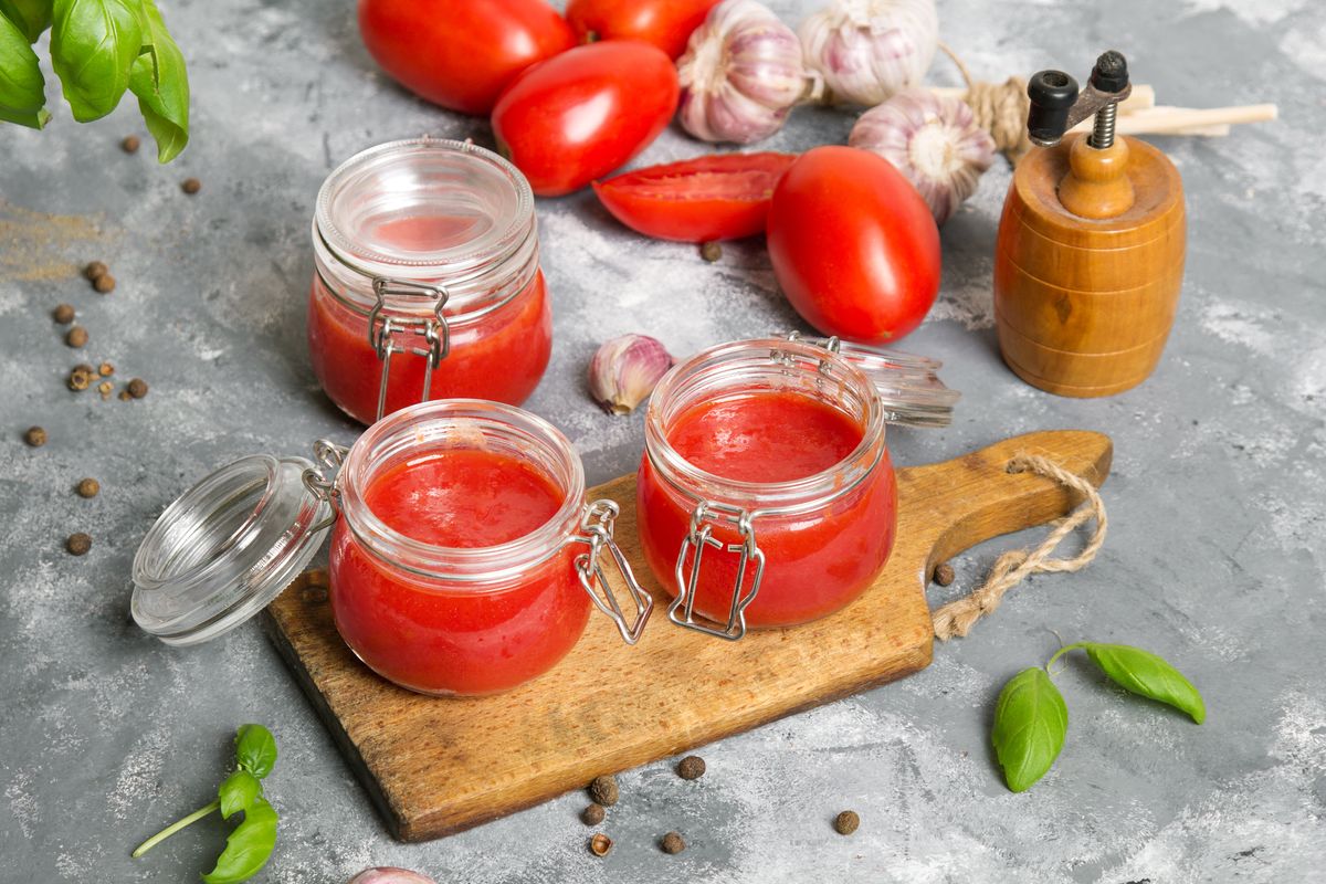 Salsa di pomodoro fatta in casa, la ricetta tradizionale