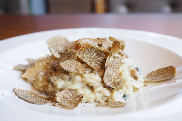 Risotto al tartufo nero la ricetta semplice e raffinata
