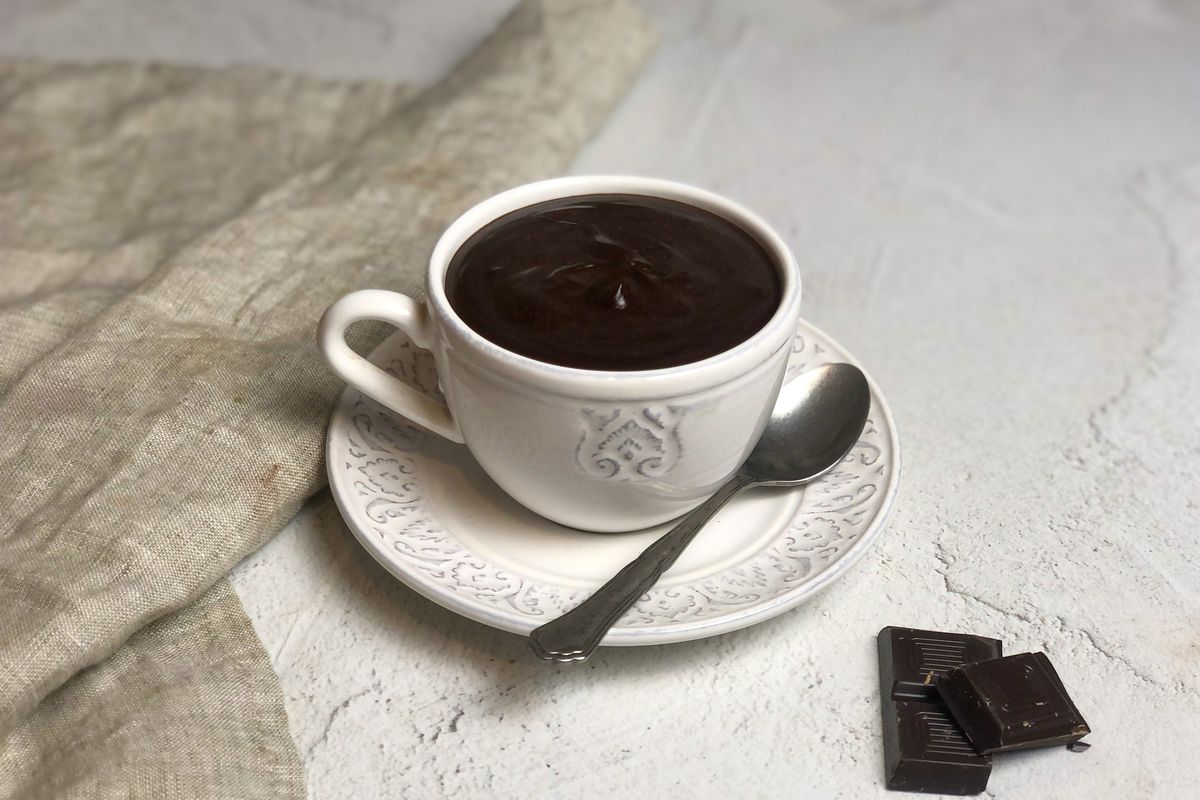 Cioccolata calda in tazza densa