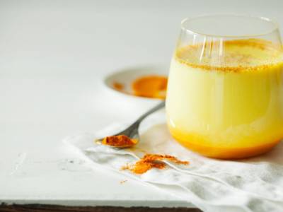 Golden milk: il superfood dai mille benefici che aiuta le difese immunitarie