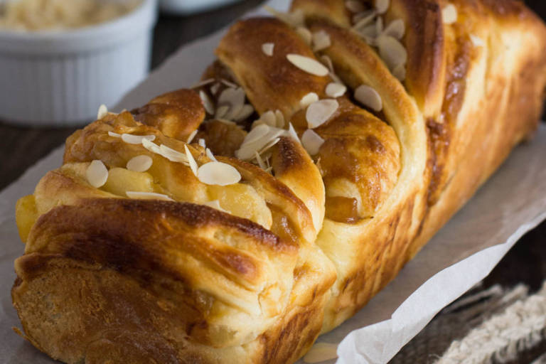 Pan brioche alle mele la ricetta della treccia dolce ripiena