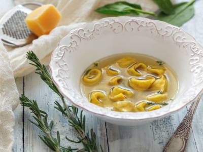 tortellini in brodo