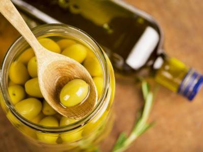 Olive in salamoia fatte in casa: l’aperitivo è servito!