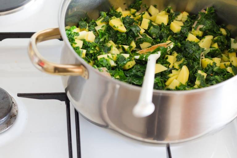 Come cucinare il cavolo nero? Ricette, tempi di cottura e proprietà