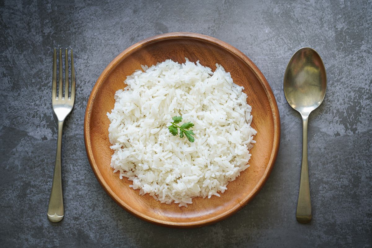 Piatto di riso bianco bollito