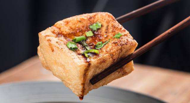 Tofu alla piastra con salsa di soia: una ricetta facilissima!