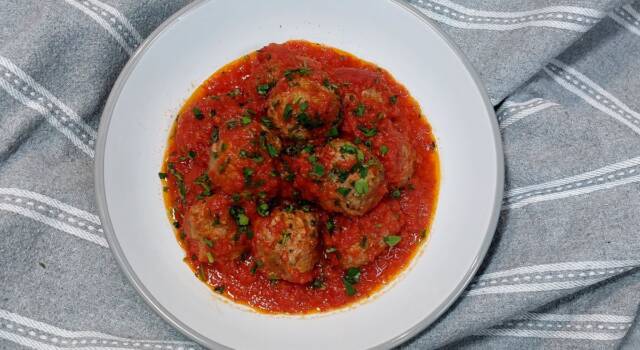 Come fare le polpette al sugo: foto e videoricetta di un piatto che profuma di casa