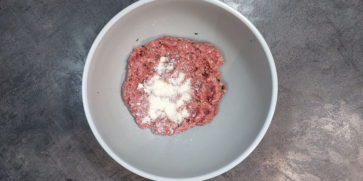 Finish dough for meatballs with sauce