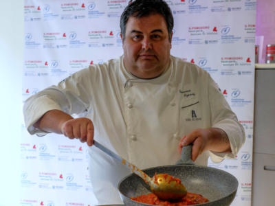 Chi è Gennaro Esposito, lo chef stellato e caro amico di Cannavacciuolo