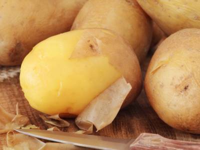 Come pelare le patate bollite nel modo giusto: i consigli della nonna