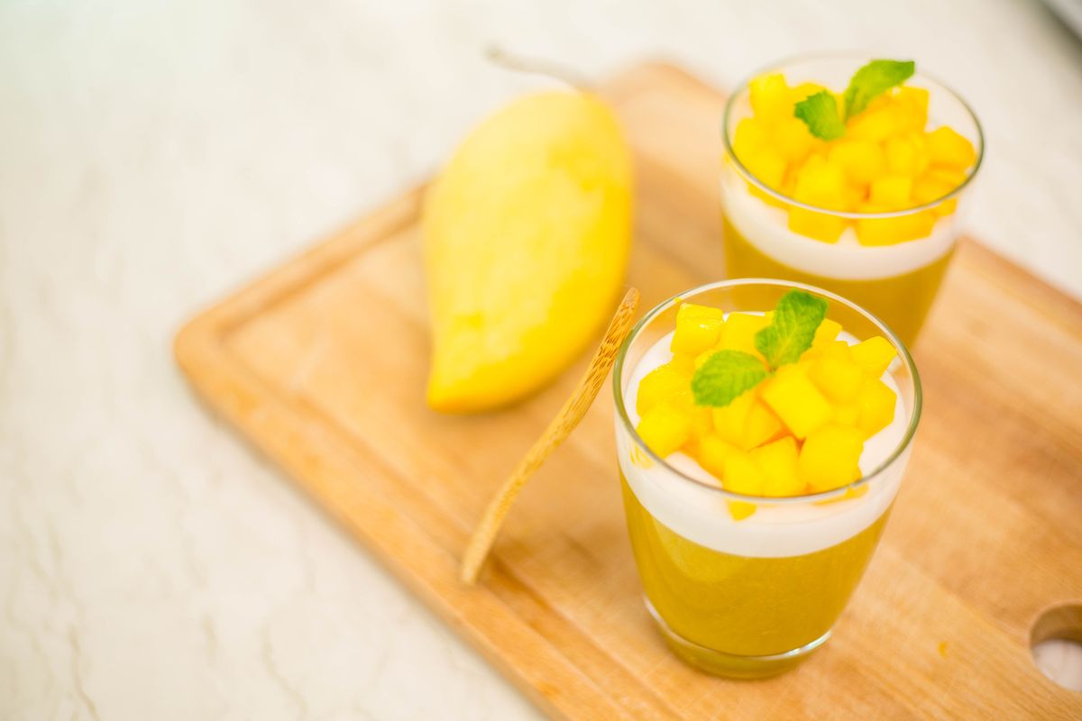 Mango tart with coconut cream