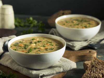 Minestra di cicoria: la zuppa semplice e ricca di sapore