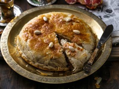 Croccante fuori, cremosa e speziata dentro: la pastilla marocchina è un dolce sorprendente