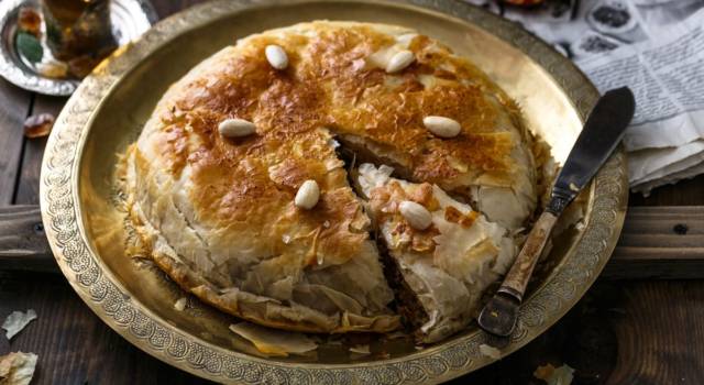 Croccante fuori, cremosa e speziata dentro: la pastilla marocchina è un dolce sorprendente