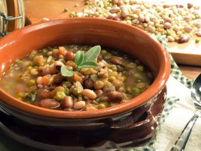 Calda e corroborante, la zuppa di legumi è un concentrato di salute