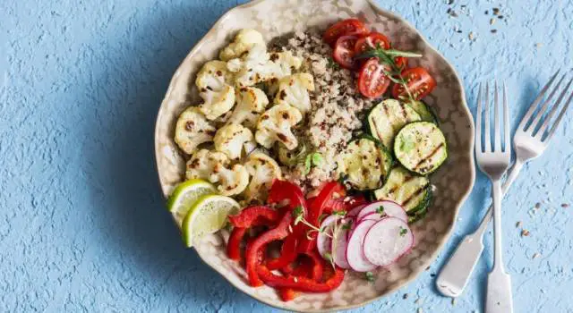 Insalata Di Quinoa Una Delle Ricette Vegane Piu Semplici