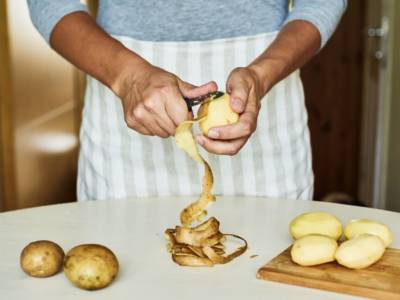 Come sbucciare le patate correttamente: ecco il consiglio infallibile!