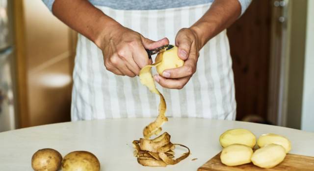 Come sbucciare le patate correttamente: ecco il consiglio infallibile!