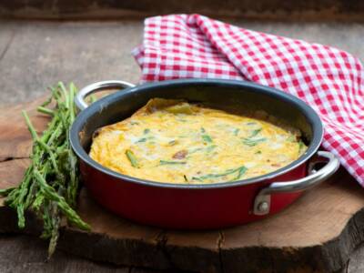 Frittata di asparagi selvatici: un delizioso piatto unico per ogni occasione