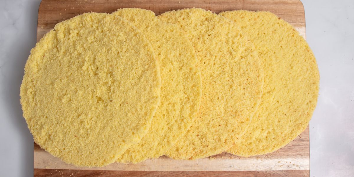 Make four discs of sponge cake