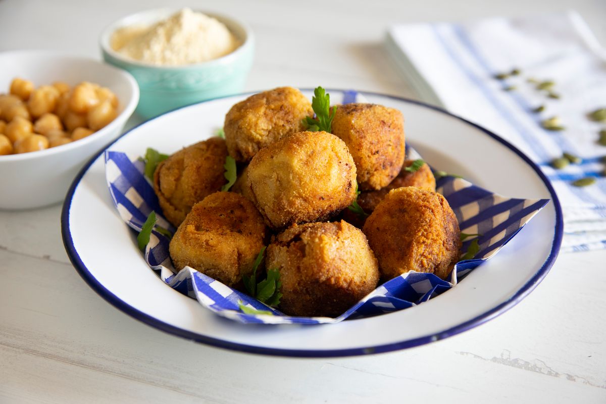 Fried chickpea balls