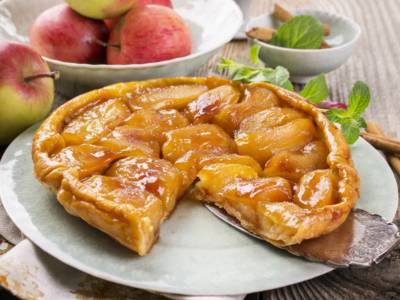 Nata da un errore, la tarte tatin è uno dei dolci più apprezzati