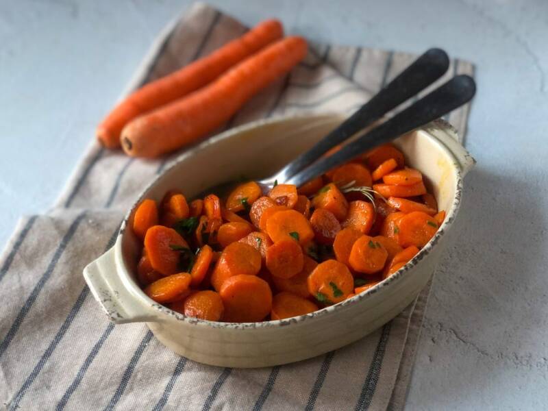 Foto e videoricetta delle carote saltate in padella, un contorno semplice ma delizioso