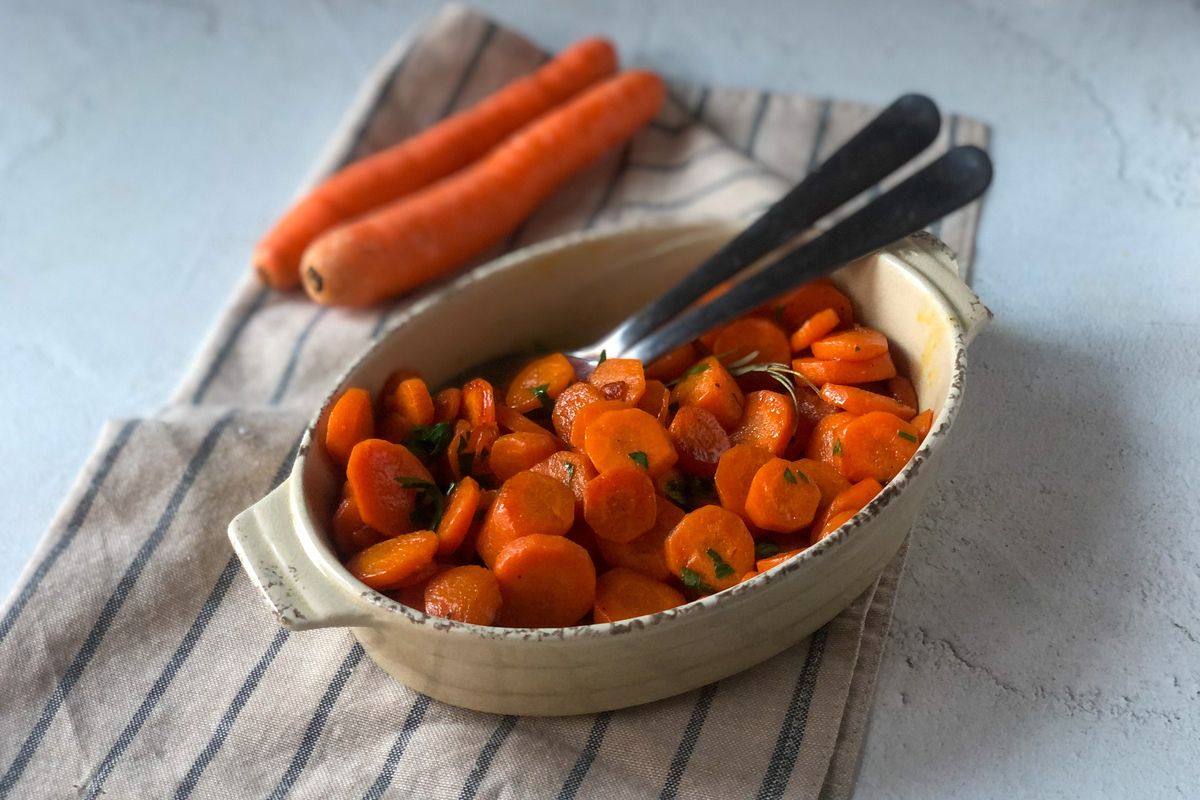 Come fare le carote in padella: la ricetta del contorno di verdure