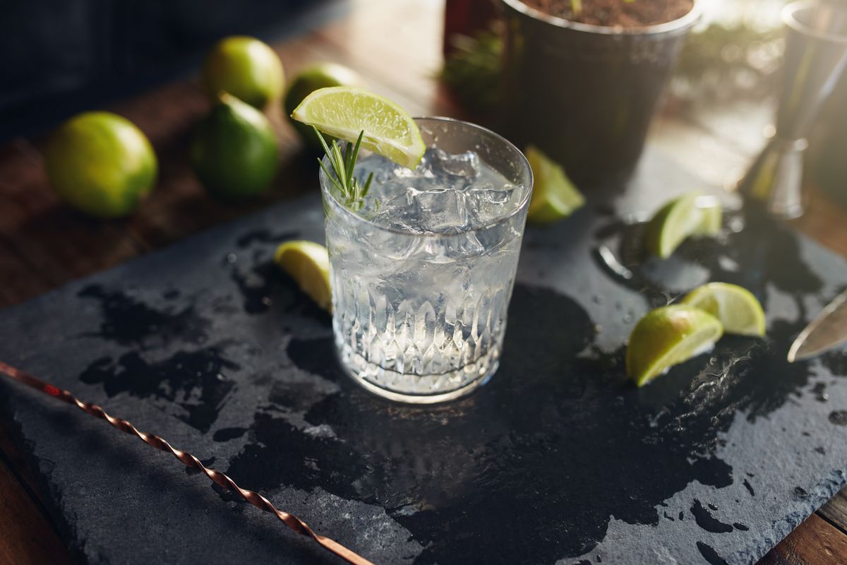 Come fare il Gin tonic: la ricetta con dosi e ingredienti - Style