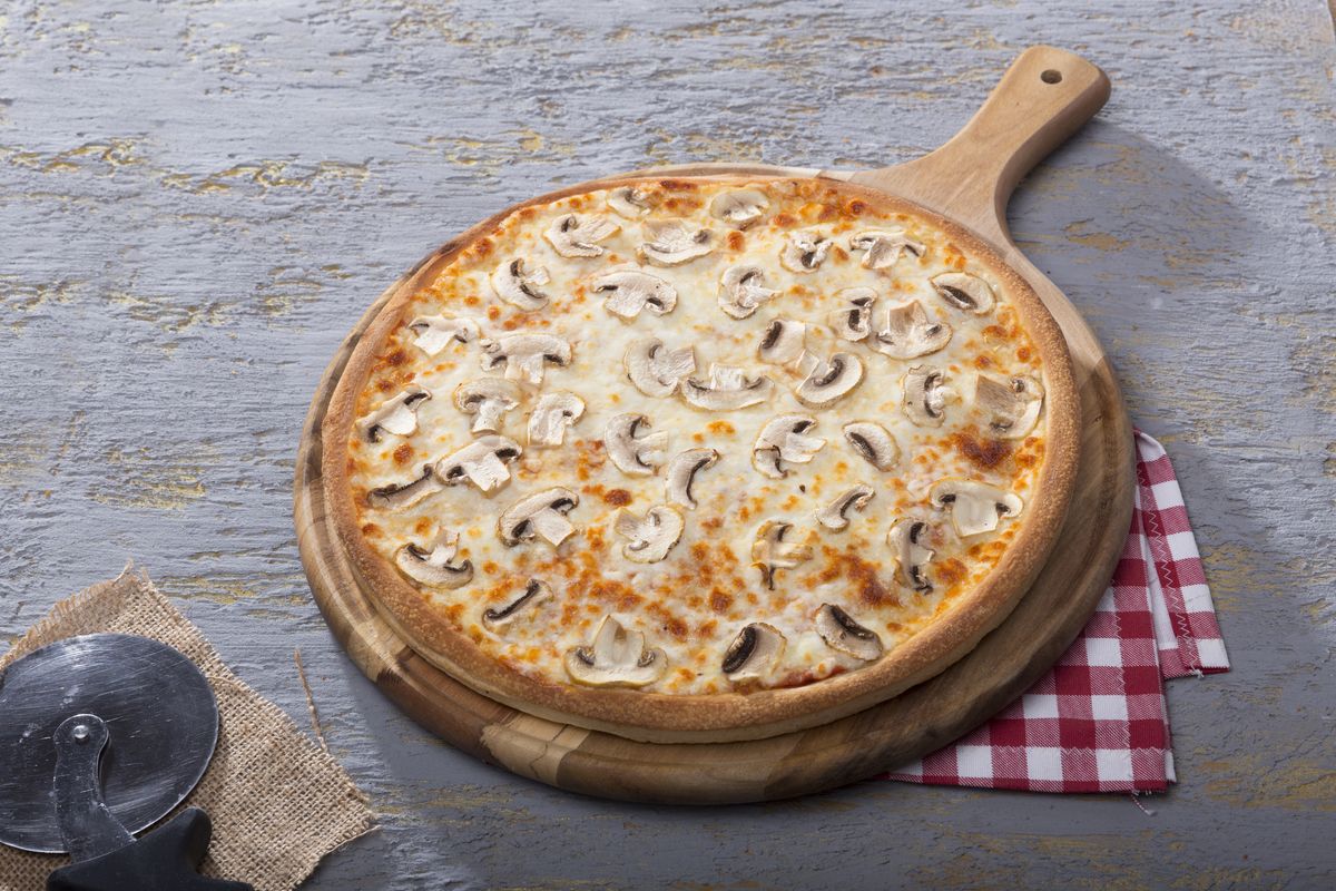 pizza funghi e gorgonzola