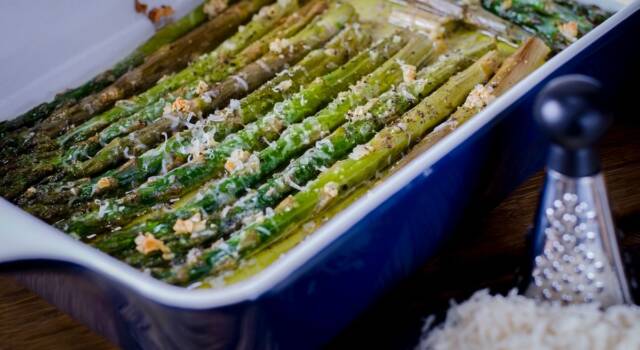 Come cucinare gli asparagi al forno? La ricetta ve la sveliamo noi!