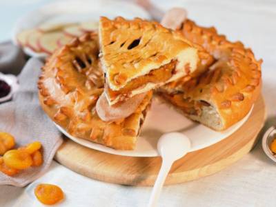 Crostata chiusa di albicocche: uno scrigno di sapore