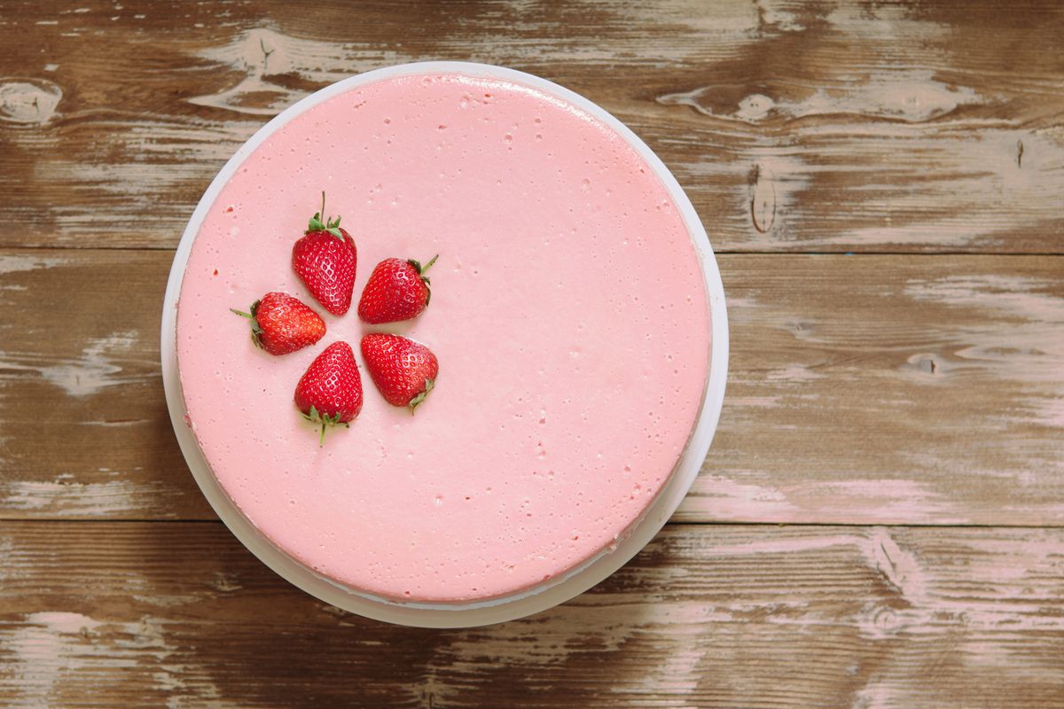 cheesecake con fragole nella crema