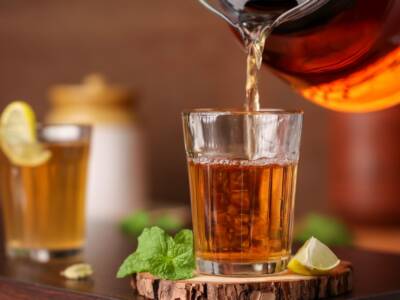 Tisane e infusi per l’estate: perché fanno bene (e quali scegliere)