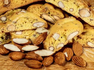 Cantucci e tozzetti: qual è la differenza tra questi due biscotti?