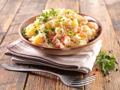 Insalata di patate e salmone