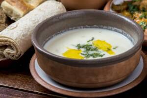 Zuppa d'orzo e yogurt