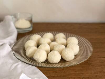 Palline al cocco: foto e video della ricetta veloce, pronta in 10 minuti!